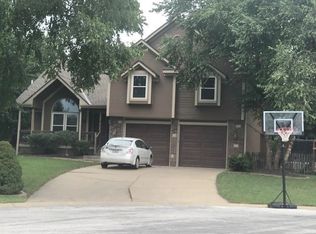 3921 SW Windjammer Ct, Lees Summit, MO 64082