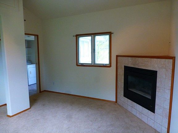 5th image of 2524 Saint Clair St