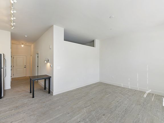 4th image of 1296 Chesapeake Ave #219