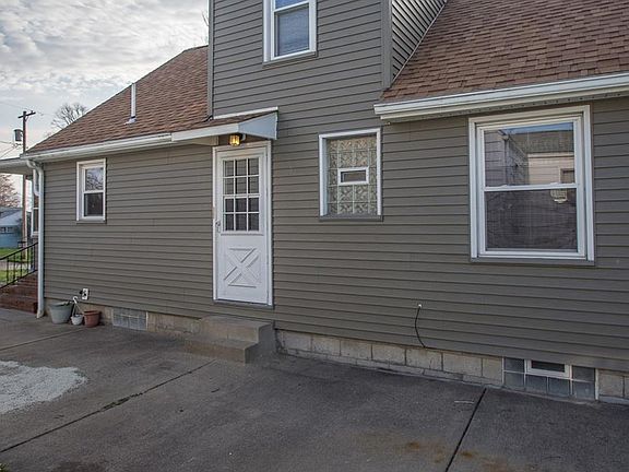 2nd image of 1574 Meadowbrook Ave