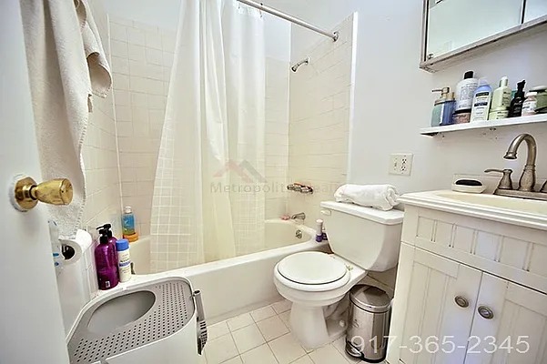 Rented by Metropolitan Realty | media 25