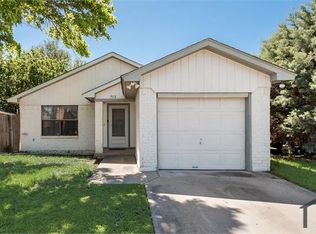 9112 Coral Ln, Fort Worth, TX 76140