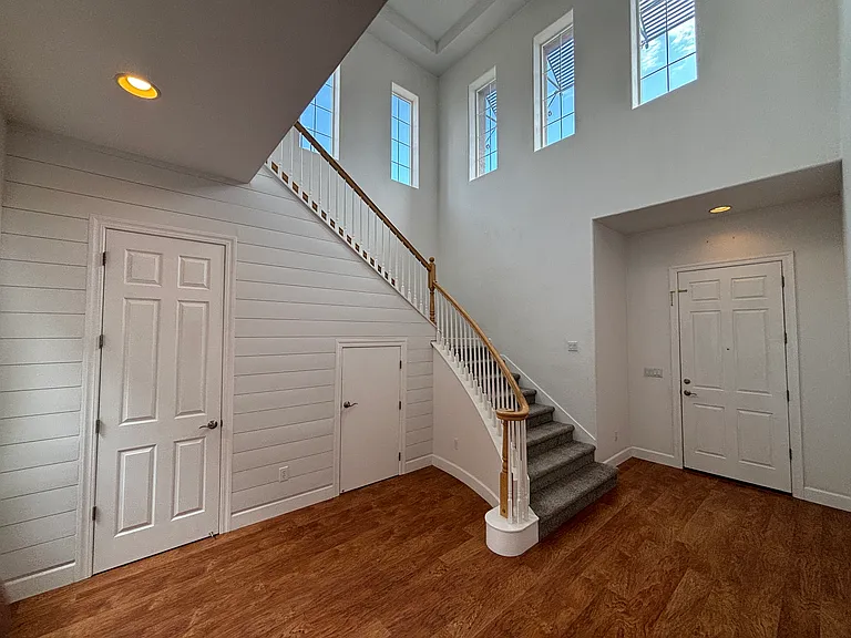 10765 Serratina Dr — Photo 2