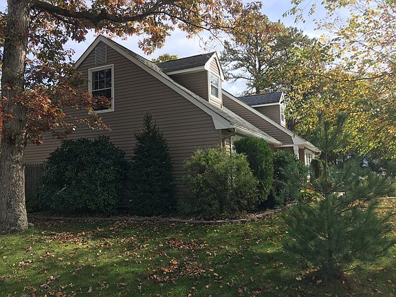 4th image of 301 Shoshone Ct