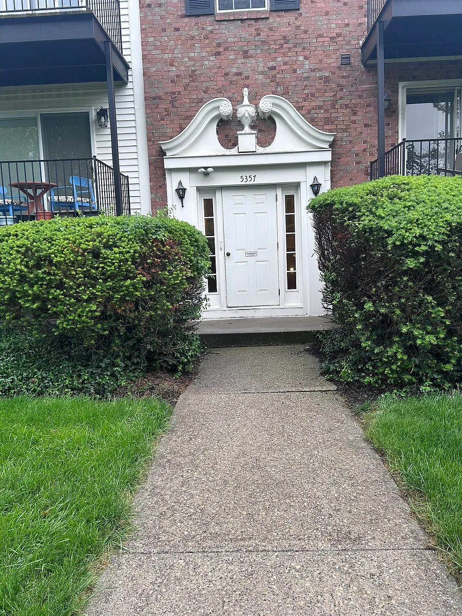 Building Photo - 5357 Portland St #302