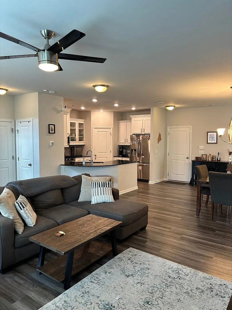 Building Photo - 1212 Homecoming Way