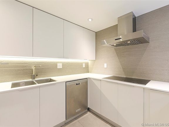 3rd image of 181 Crandon Blvd APT 205