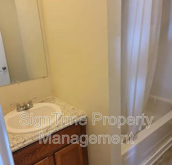 42 E Washington St #3 — Photo 6
