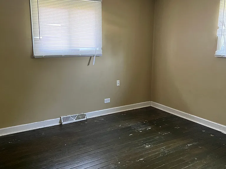 16549 Winchester Ave — Photo 12