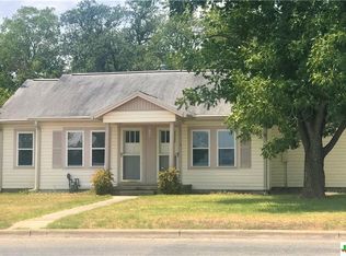 1724 N Avenue B, Shiner, TX 77984
