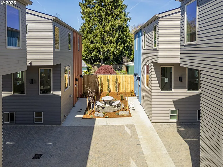 5353 SE Stark St — Photo 6