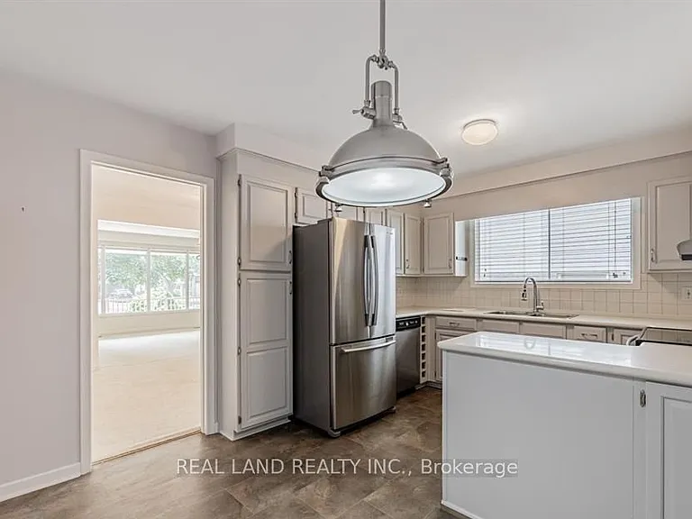 274 Timothy Ct #UPPER — Photo 15