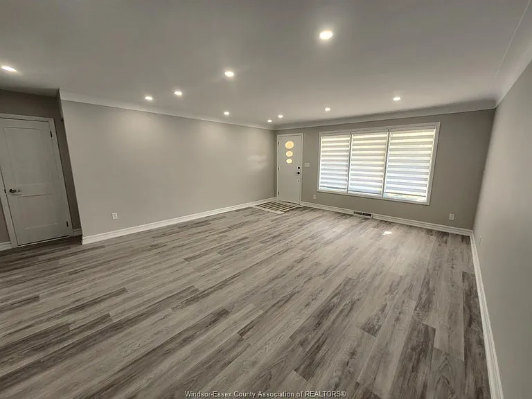 2571 Jos Street Louis Ave — Photo 3