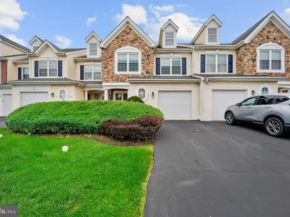 304 Holly Hill Ct, Warminster, PA 18974