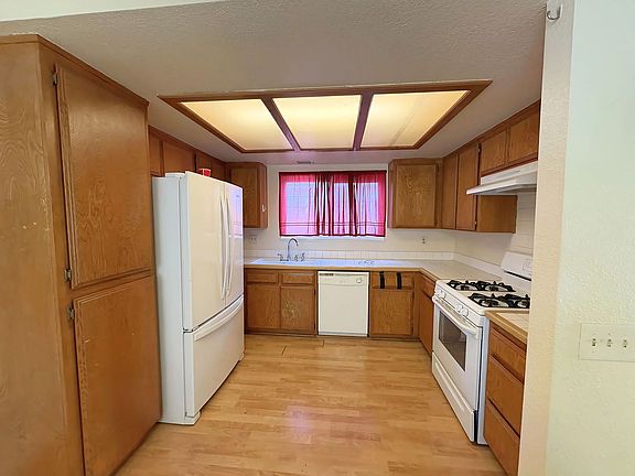 5th image of 18246 Fairview Dr