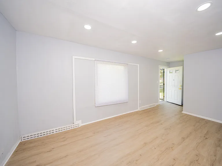 22675 Santa Maria St — Photo 7