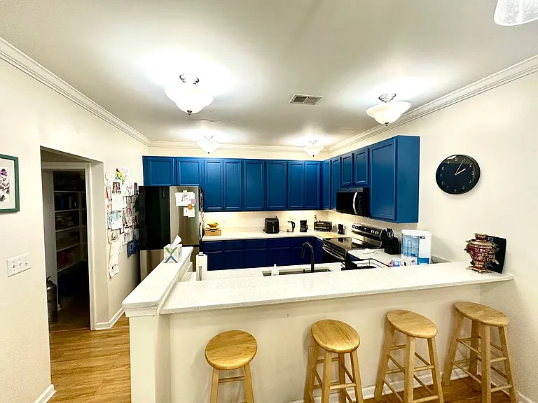 4329 Farringdon Way — Photo 10