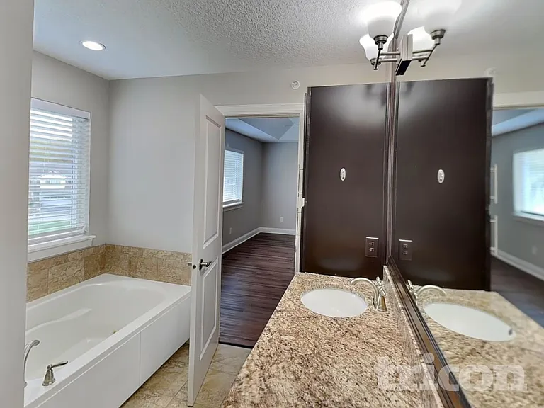 14361 Parkside Ct NW — Photo 6