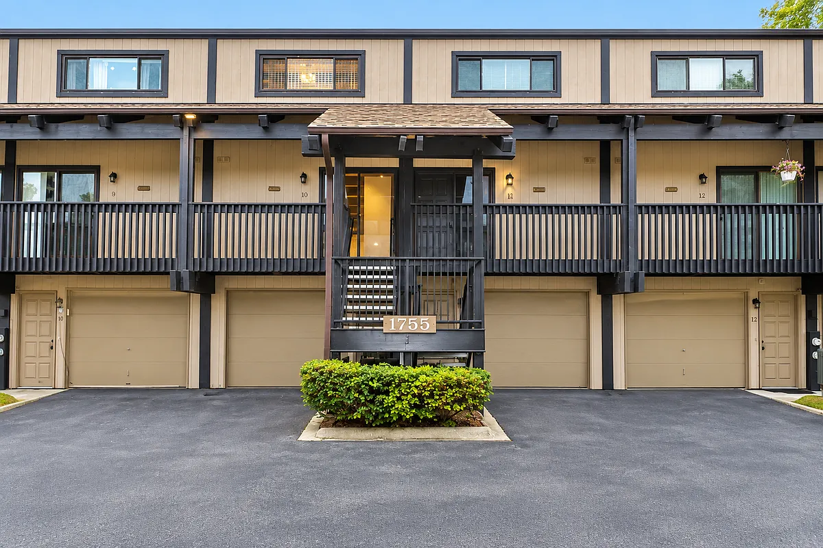 3 bed, 2.0 bath, 1650 sqft, $3,000 — Photo 1