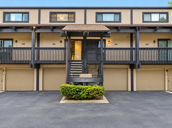 1755 Rand Rd APT 10, Des Plaines, IL 60016