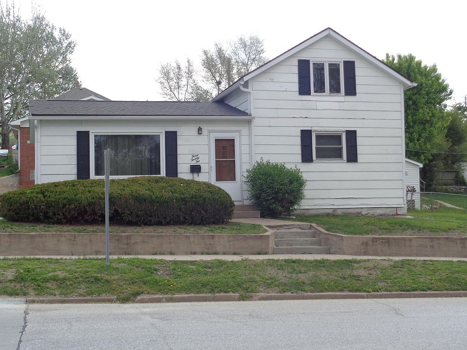 1st image of 322 N 1st St