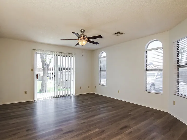 7040 W Olive Ave #20 — Photo 4
