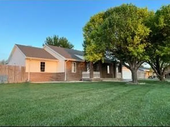 1404 S Eisenhower St, Hugoton, KS 67951