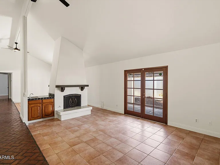 1756 W Echo Ln — Photo 7