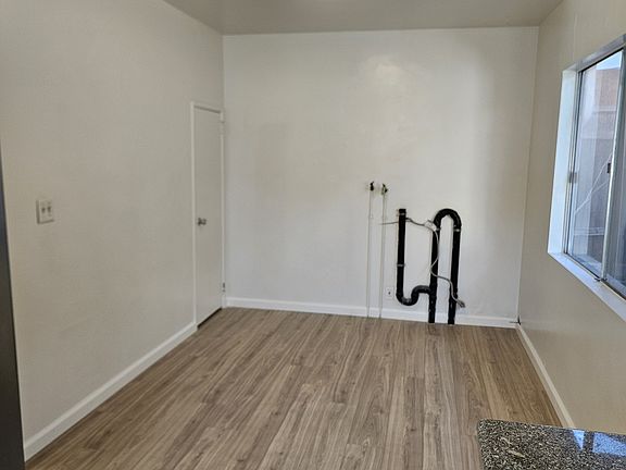5th image of 3320 Montrose Ave APT A