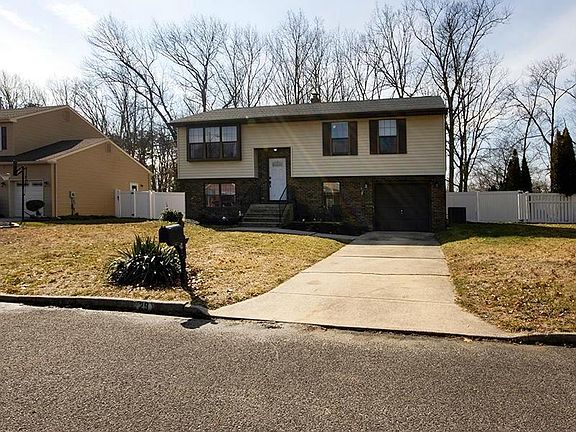 3rd image of 29 Woodshire Dr