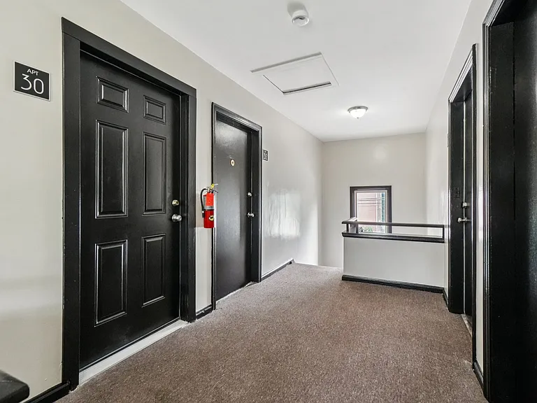 Oakman-Belleterre Apartments — Photo 2