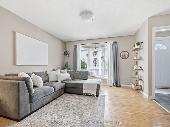 3rd image of 32 Provost St