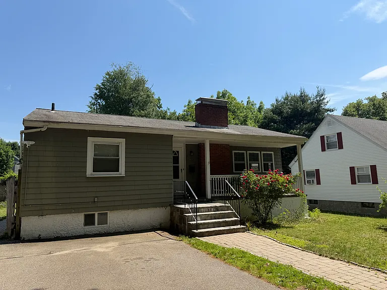 722 Vfw Pkwy — Photo 1