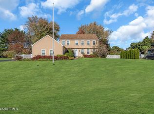 26 Wyncrest Ln, Tinton Falls, NJ 07753