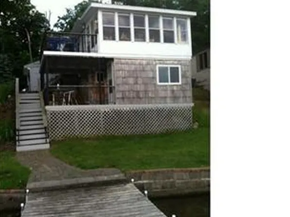 2063 Gray Park Dr, Lapeer, MI 48446