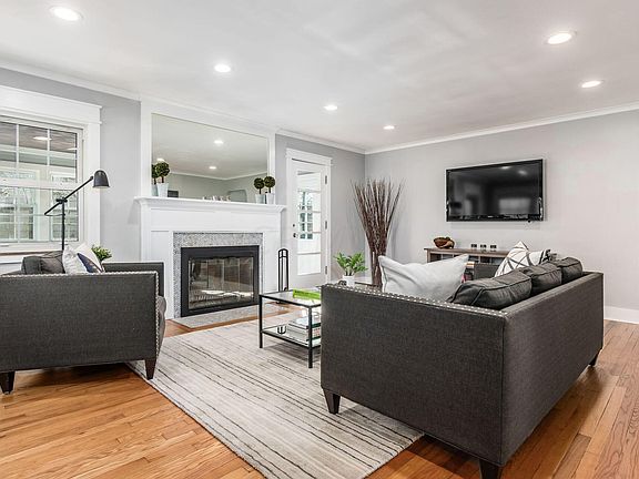 5th image of 2657 Westmont Blvd