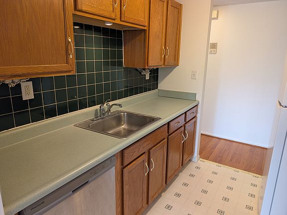 3rd image of 6301 Robinson Rd APT 6