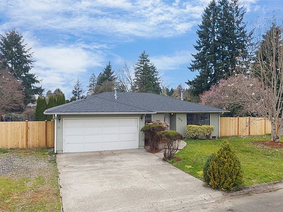 2nd image of 2315 Boulevard Court SE