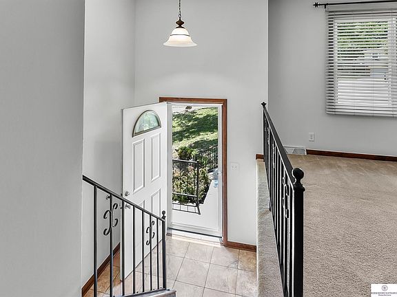 3rd image of 15234 Davenport Cir