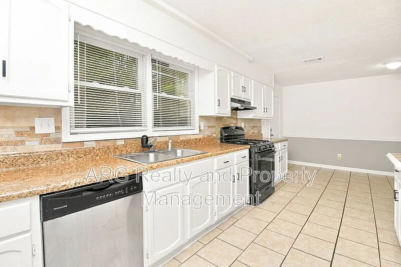 3 bed, 2.5 bath, 1632 sqft, $1,650 — Photo 4