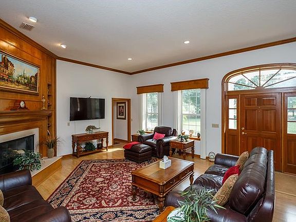 4th image of 2300 Grove Lake Dr
