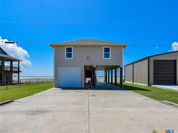 1486 W Bayshore Dr, Palacios, TX 77465
