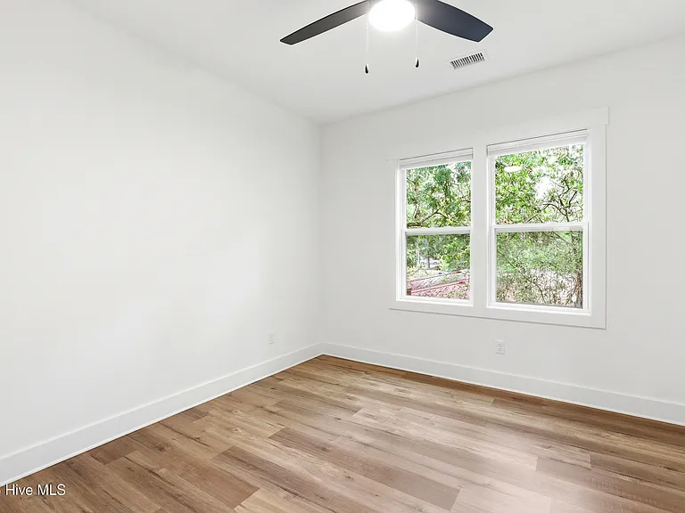 213 Myrtle Ave — Photo 35