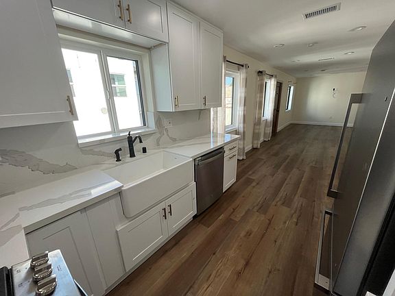 4th image of 318 Roycroft Ave