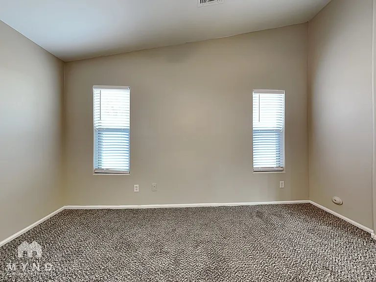 1034 E Saddle Way — Photo 16
