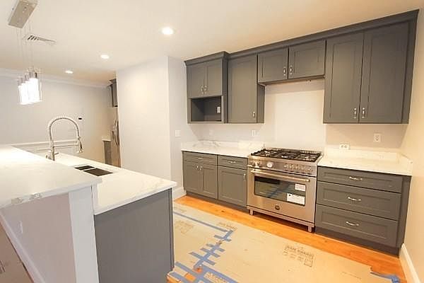 1st image of 115 Elm St #C