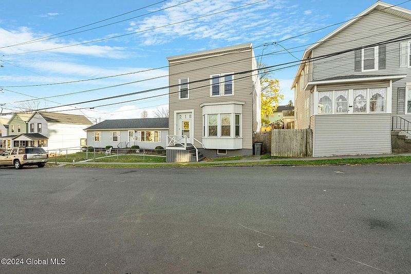 3rd image of 218 14th Street