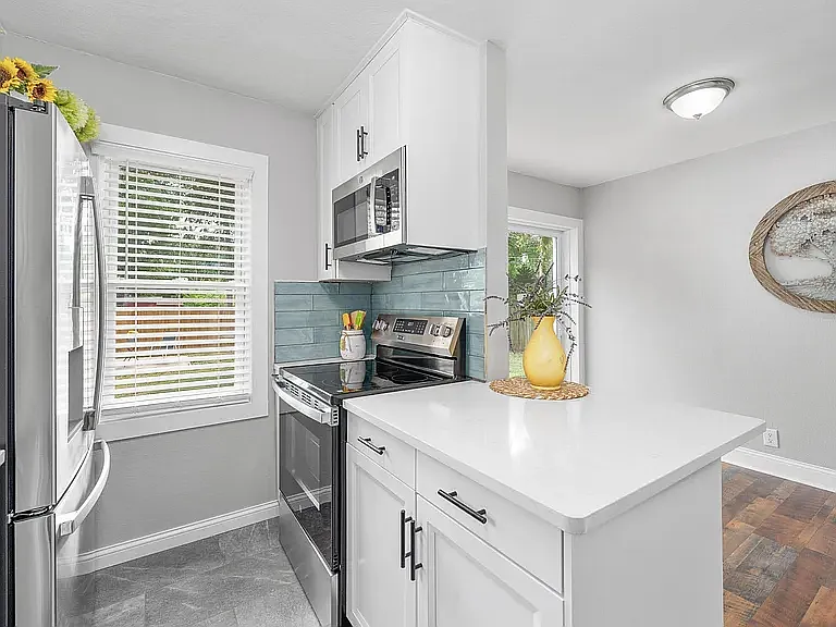 2314 S Alameda Pl — Photo 3