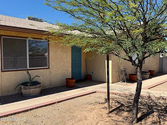 3rd image of 4086 E Montecito St