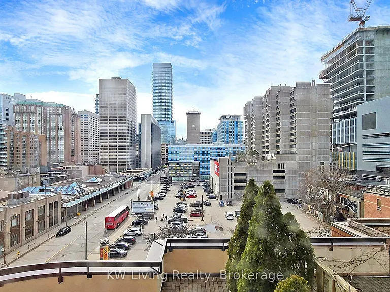 633 Bay St #814 — Photo 41